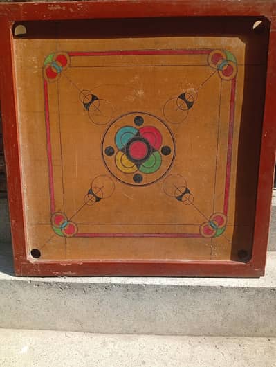 Carrom board