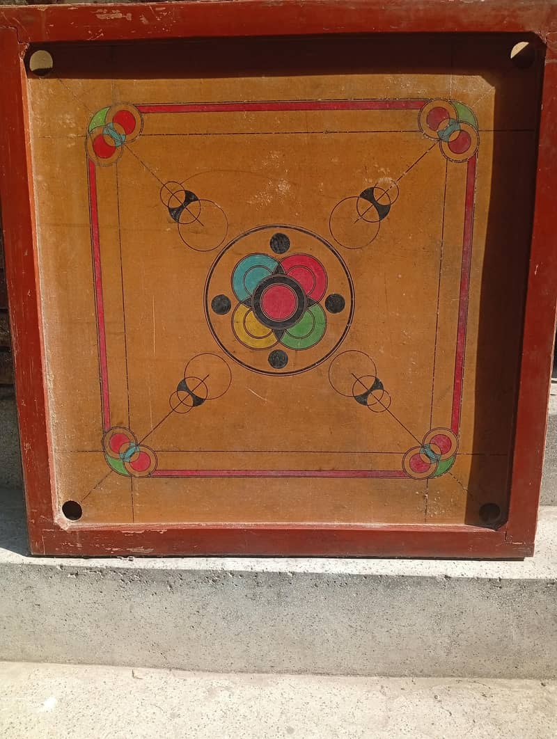 Carrom board 0