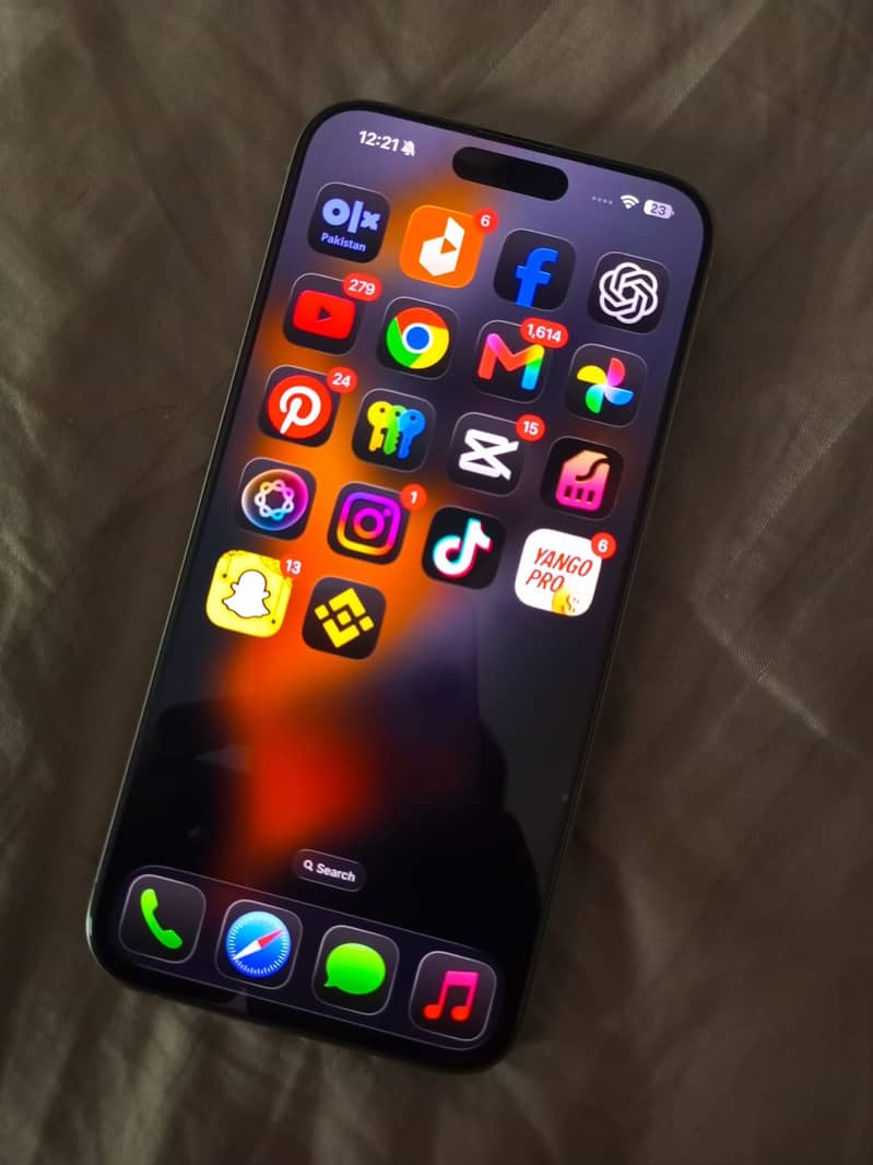 Apple iPhone 15 Pro Max 4