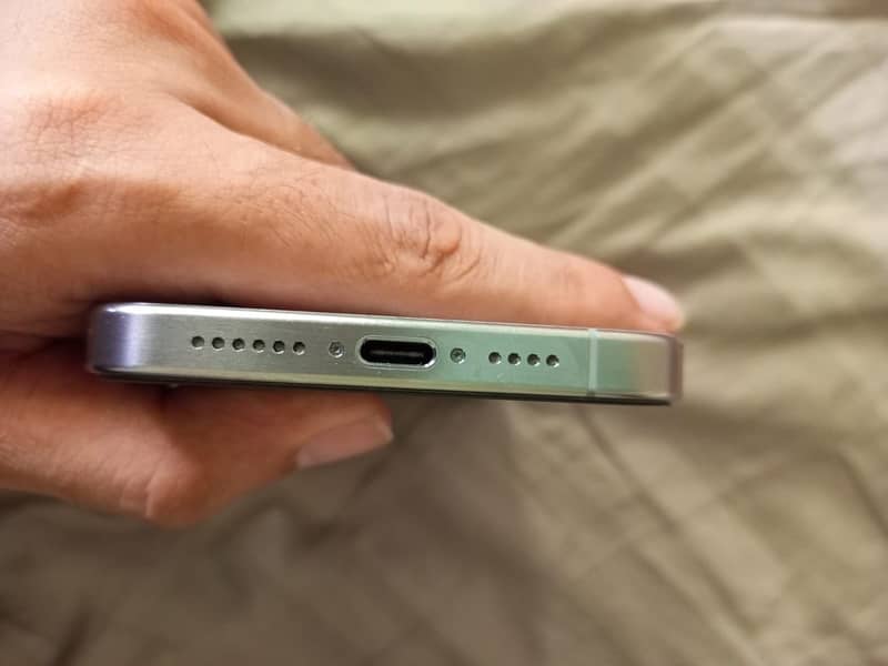 Apple iPhone 15 Pro Max 6