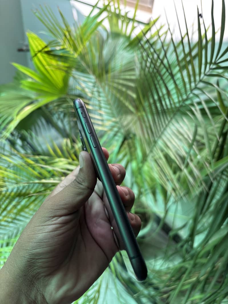Apple iPhone 11 3