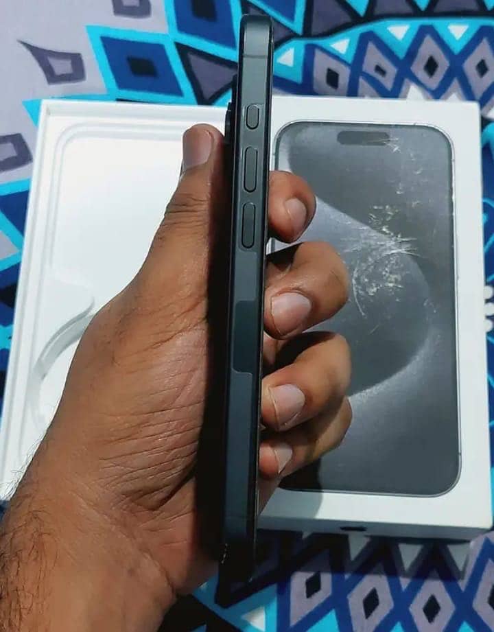 Apple iPhone 15 Pro 3