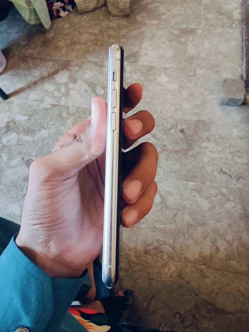 Apple iPhone 11 Pro 6