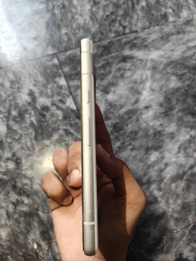 Google Pixel 7a 2