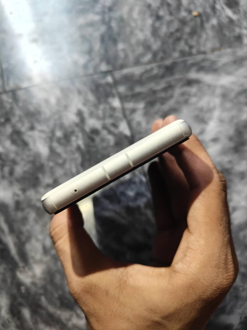 Google Pixel 7a 3