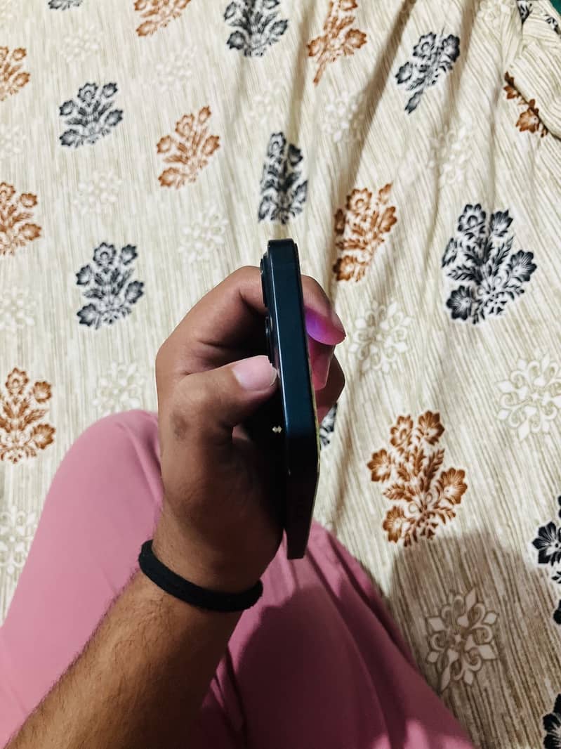 Apple iPhone 13 6
