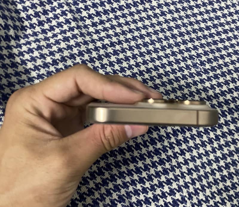 Apple iPhone 16 Pro 5