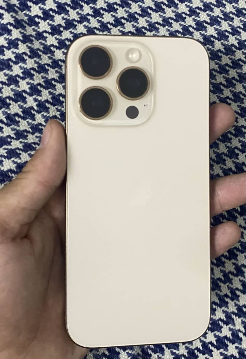 Apple iPhone 16 Pro 8