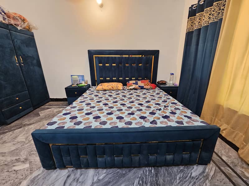 Bed set with wardrobe 0