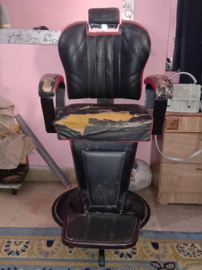 chair and devider shelf