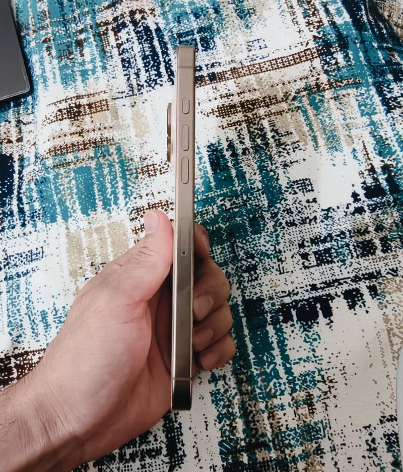 Apple iPhone 16 Pro Max 5