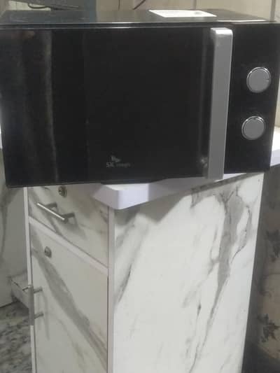 SK magic microwave oven in good condition