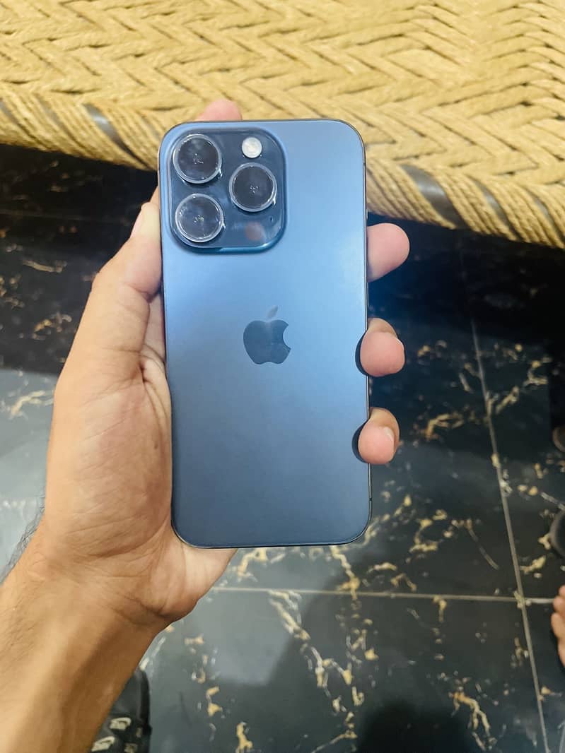 Apple iPhone 15 Pro 0
