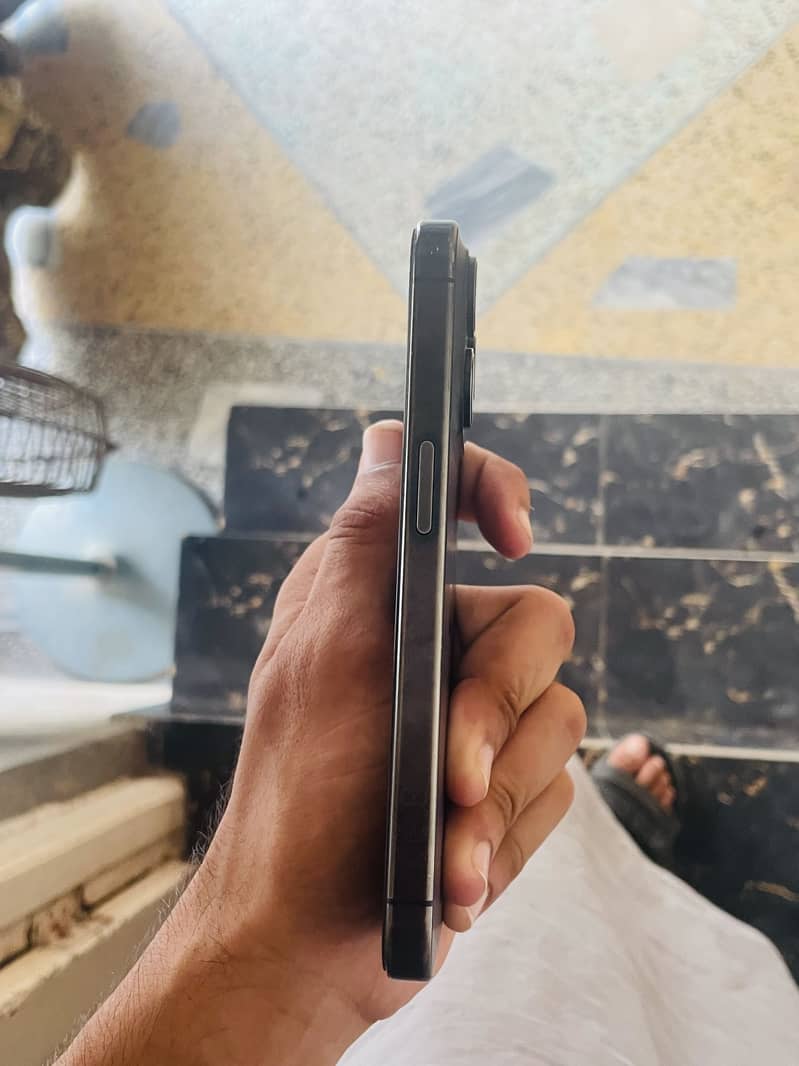 Apple iPhone 15 Pro 2