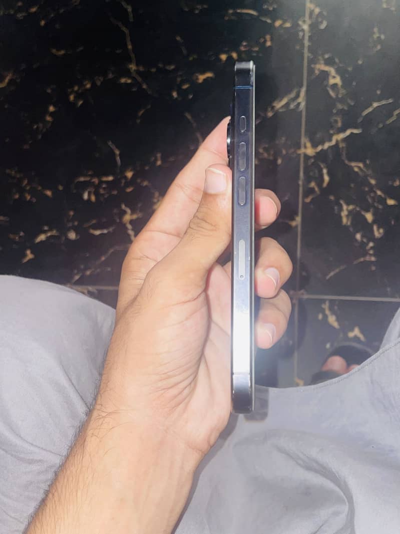 Apple iPhone 15 Pro 6