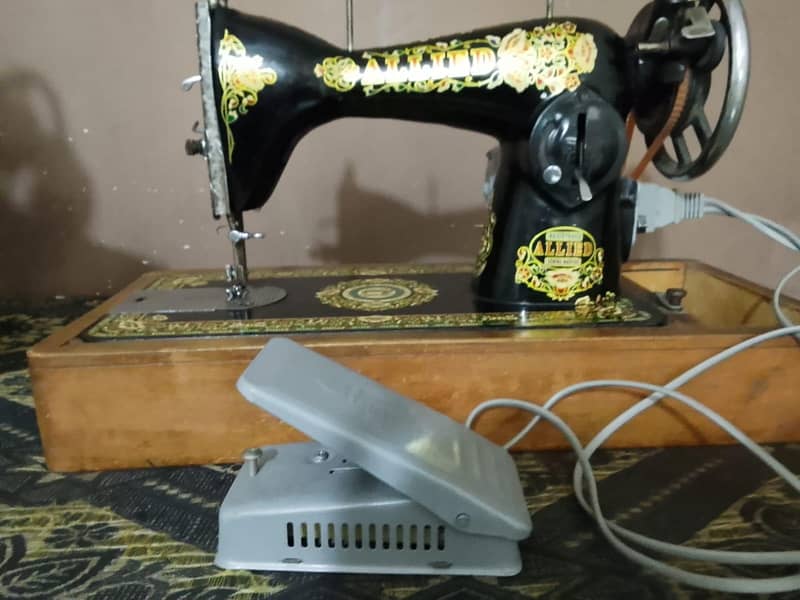 sweing machine with motor 3