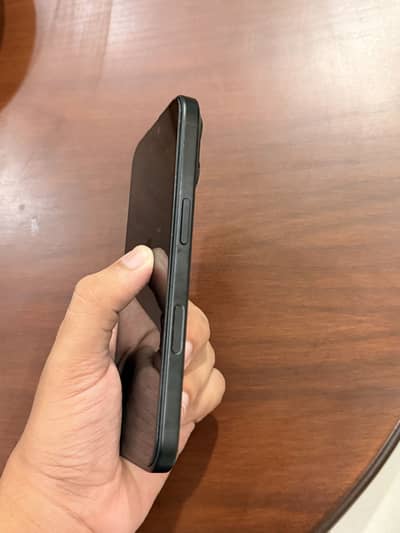 Apple iPhone 16