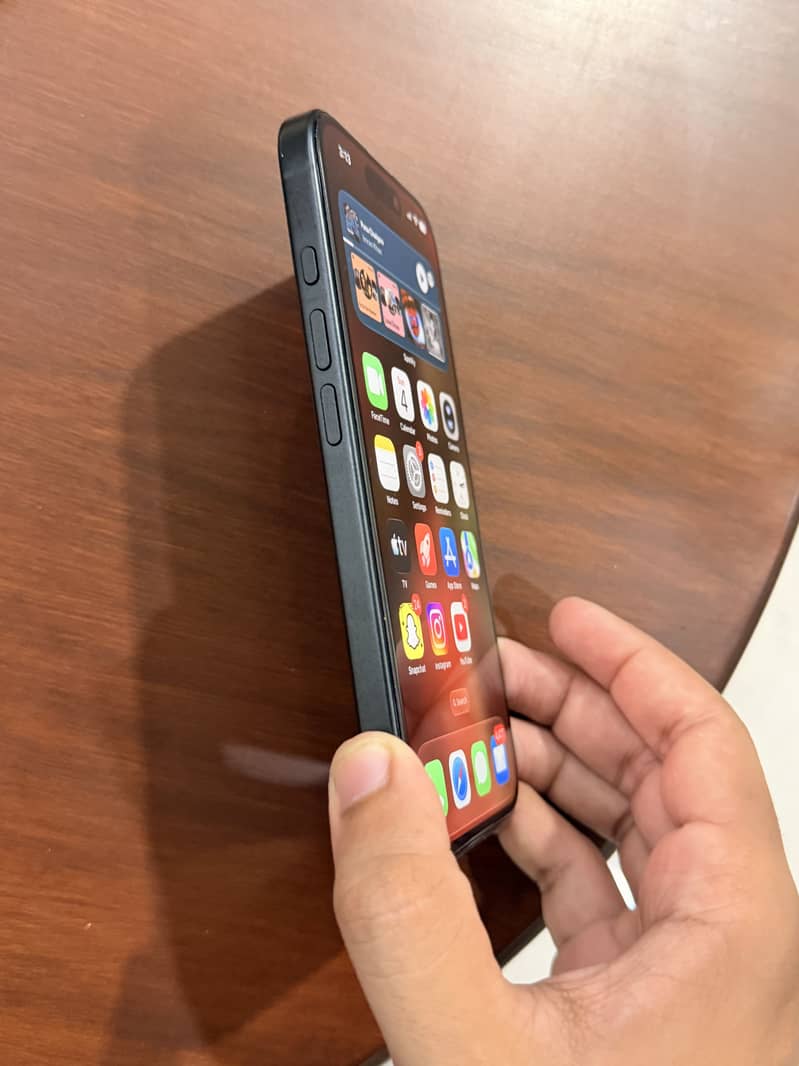 Apple iPhone 16 2