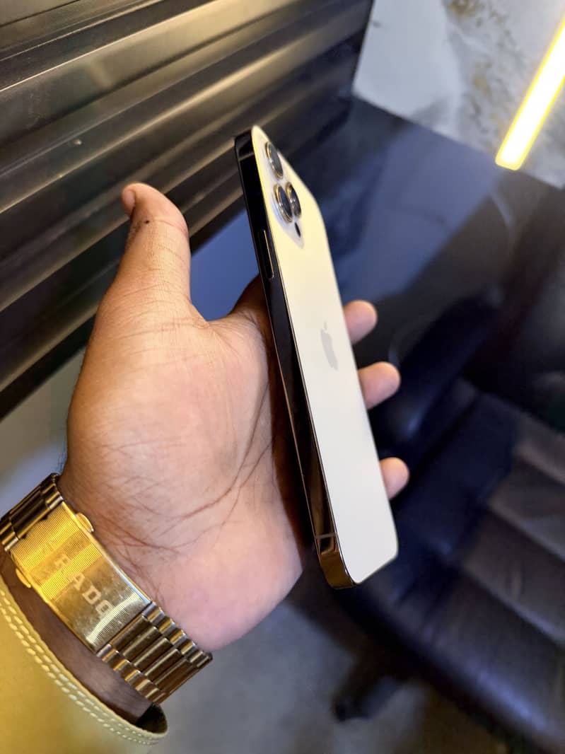 iPhone 12 Pro Max 3