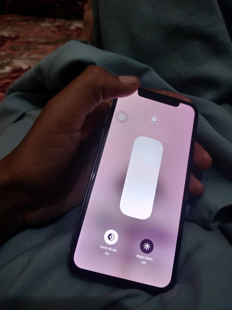 Apple iPhone X 4