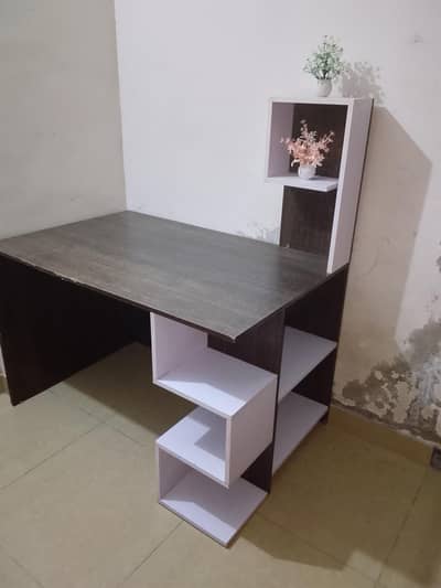 habit modern gaming and study table