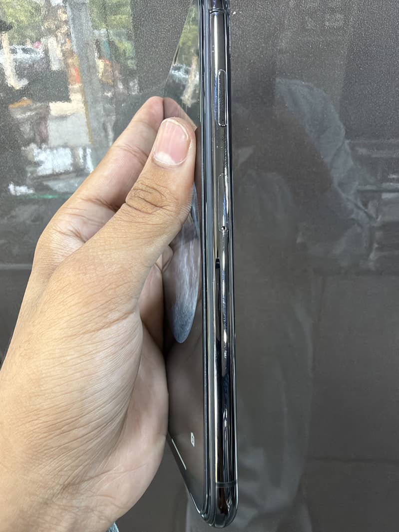 Apple iPhone XS Max 1