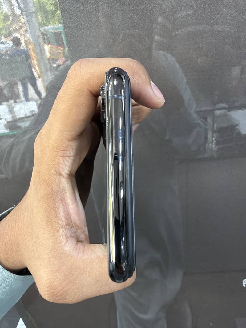 Apple iPhone XS Max 2