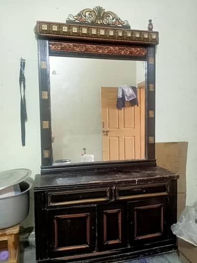 Dressing and showcase for sale due to shifting, good condition.