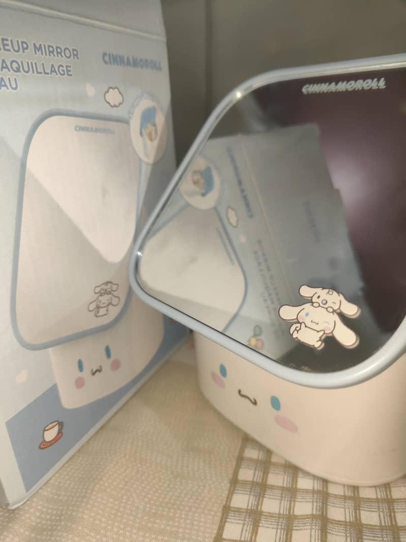 Desk makeup mirror 0