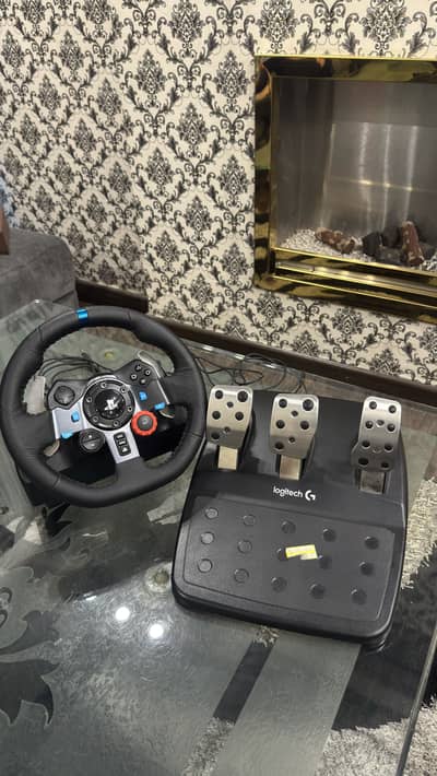 Logitech G29 Racing Wheel + Pedals – PS4/PS5/PC