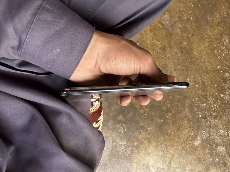 Apple iPhone XS Max 1
