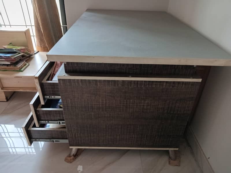 office/gaming table 2