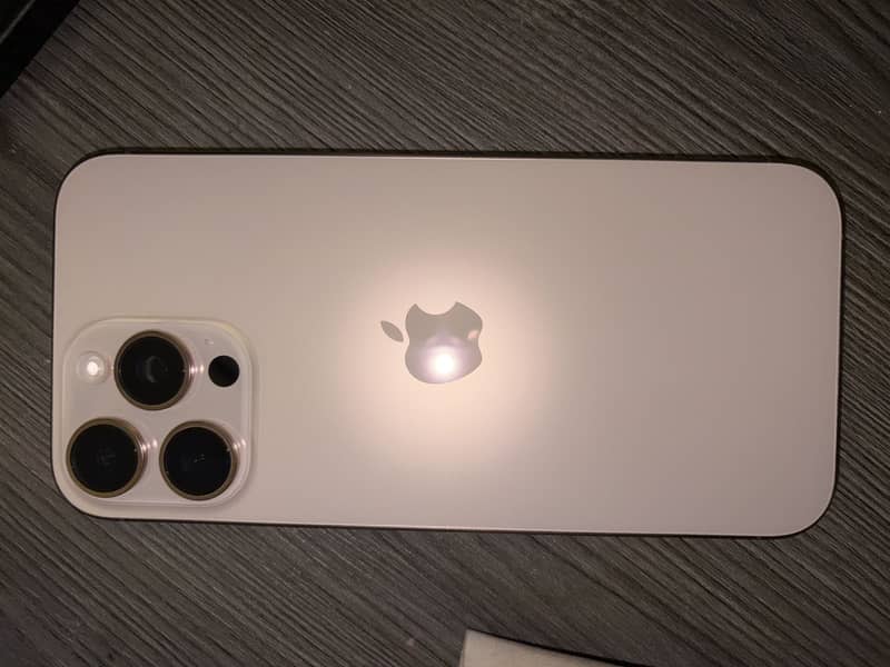 Apple iPhone 16 Pro Max 0