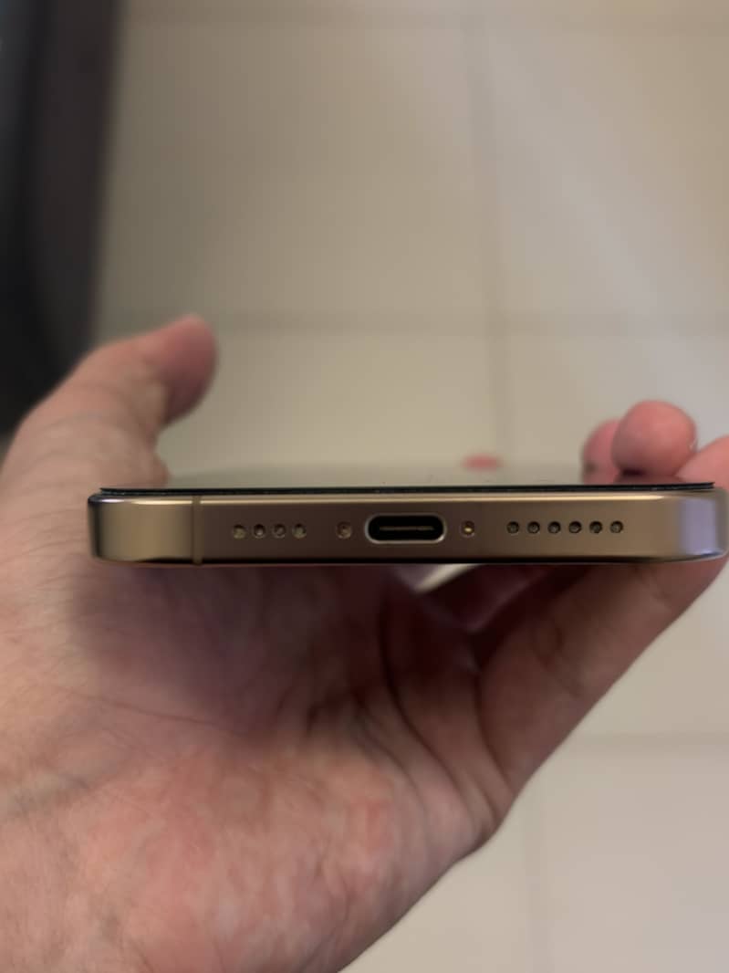 Apple iPhone 16 Pro Max 5