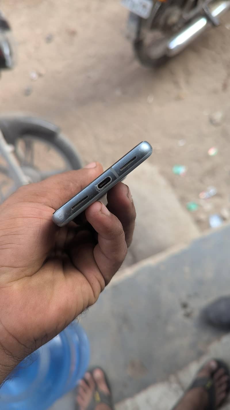 Google Pixel 8 4