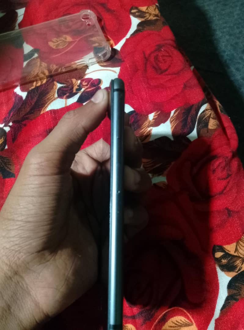 Apple iPhone 8 1