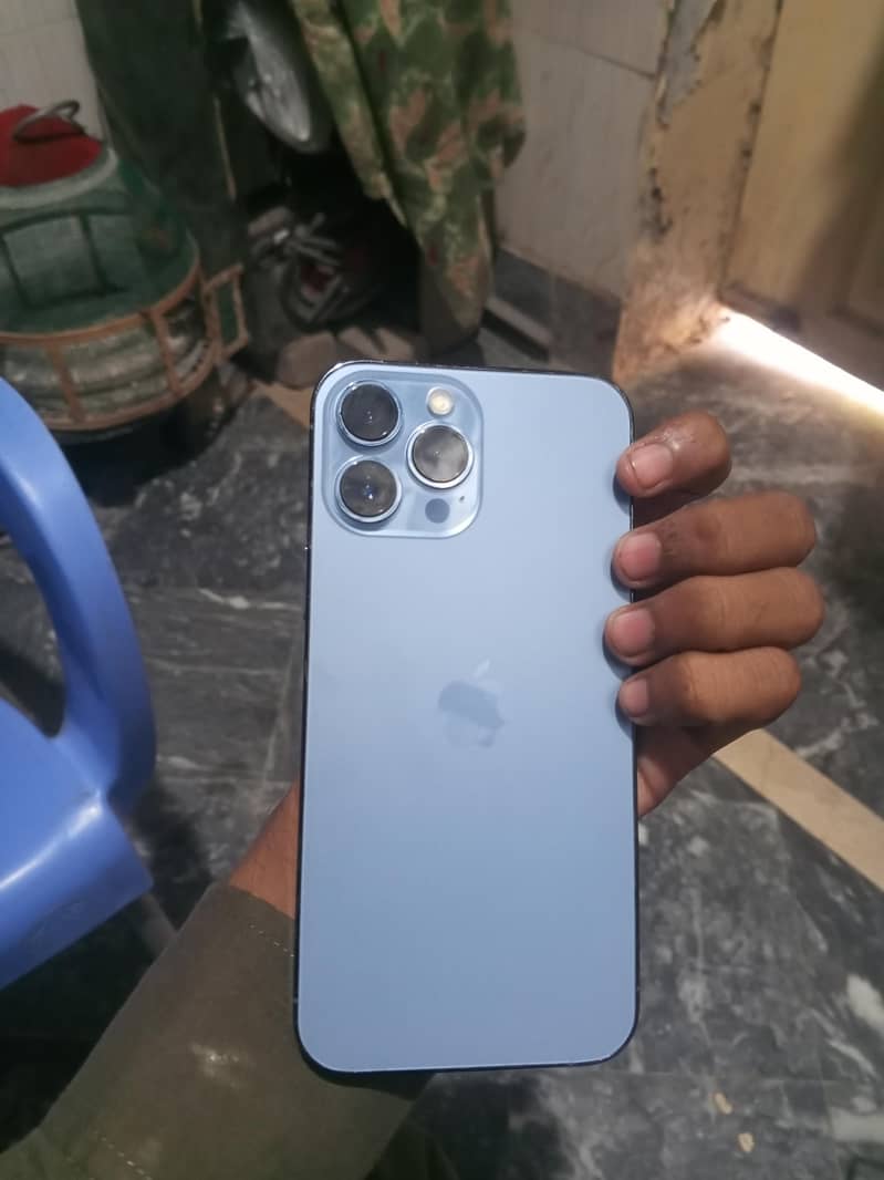 Apple iPhone 13 Pro Max 0