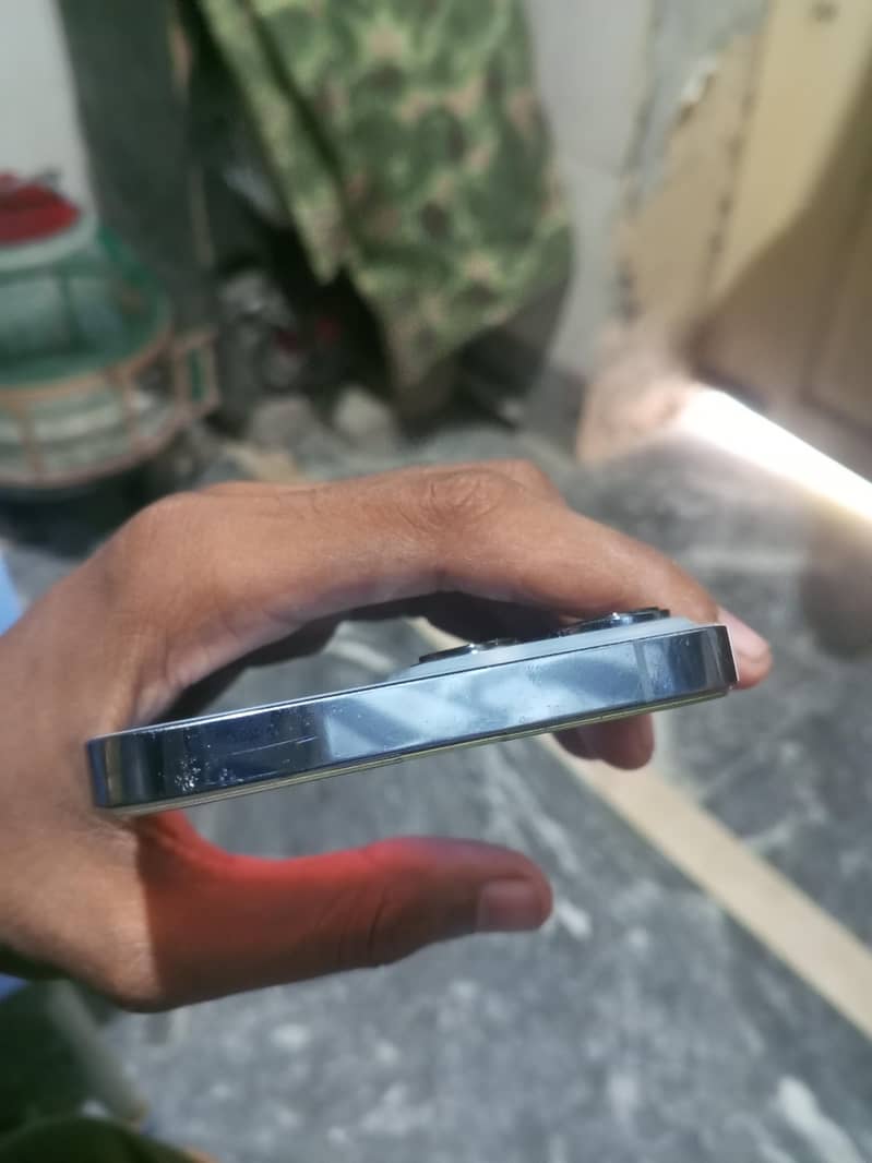 Apple iPhone 13 Pro Max 2