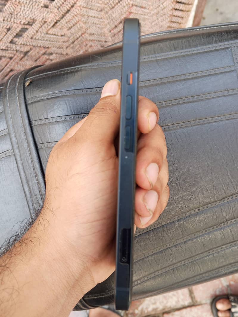 Apple iPhone 13 1
