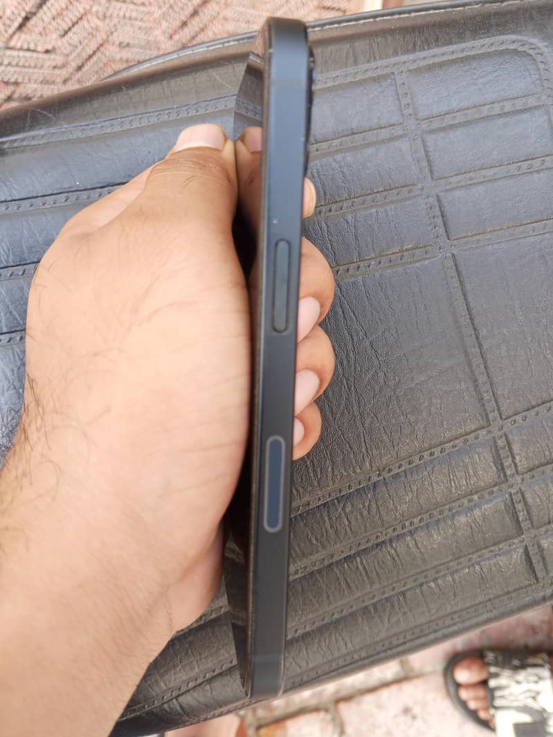 Apple iPhone 13 2