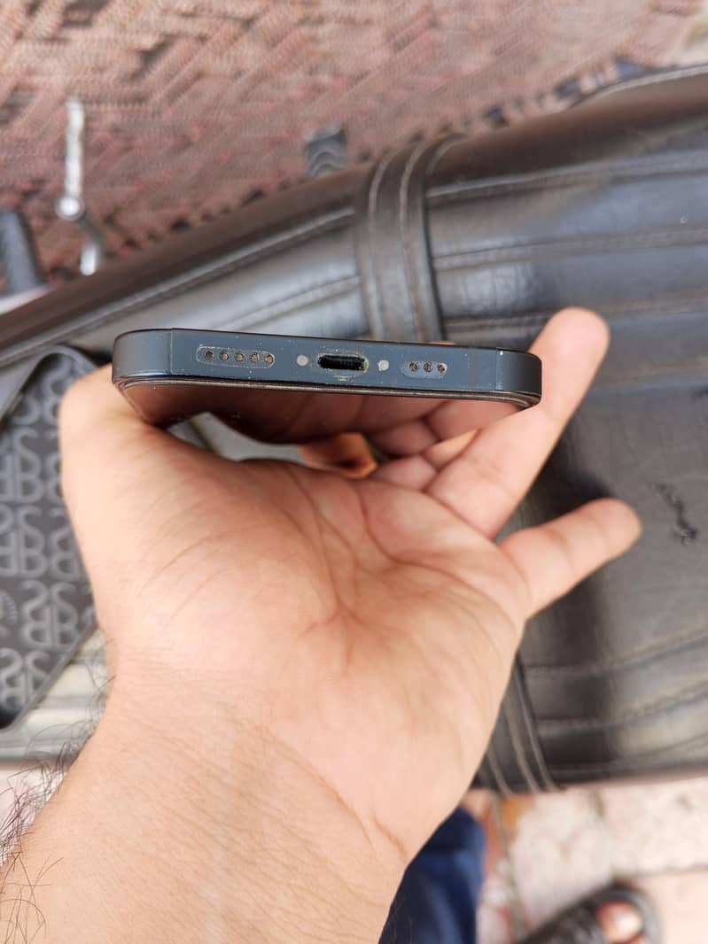 Apple iPhone 13 4