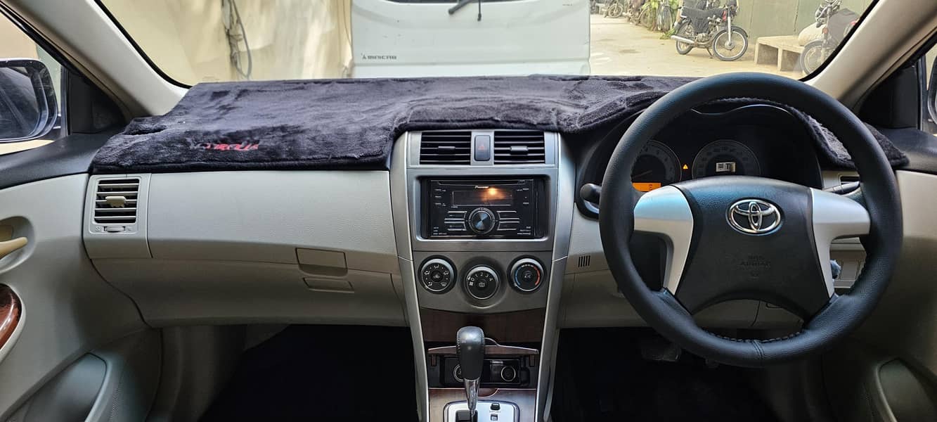 Toyota Corolla Altis 2011 4