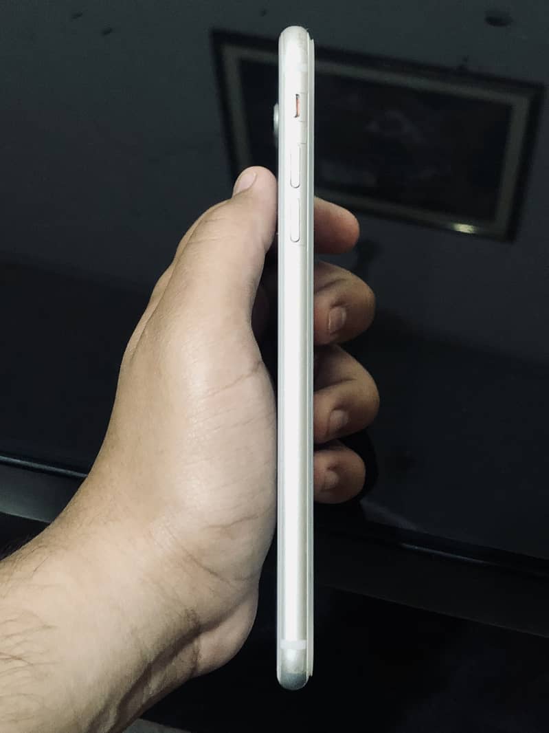 Apple iPhone 8 Plus 3