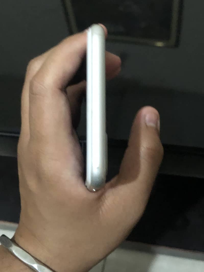 Apple iPhone 8 Plus 4