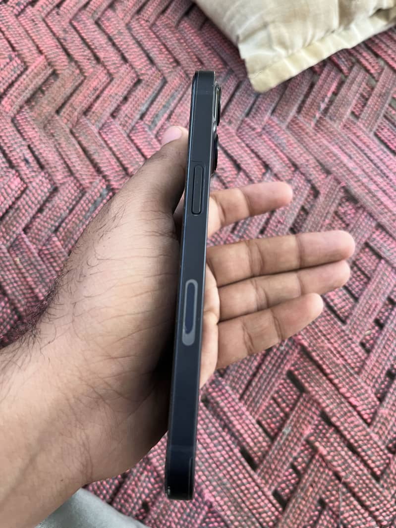 Apple iPhone 13 2