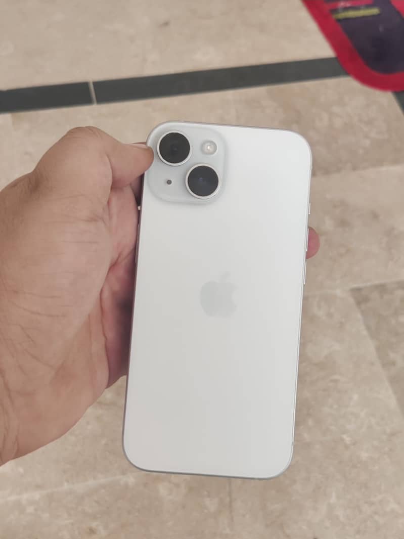 Apple iPhone 15 4