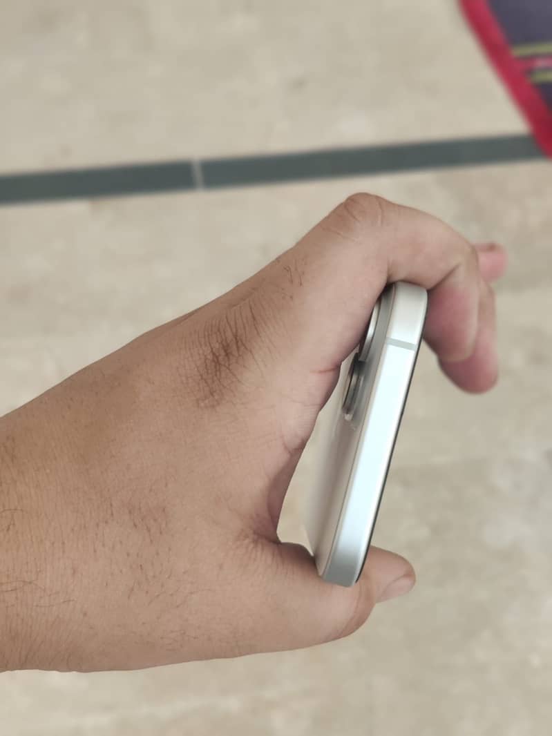 Apple iPhone 15 5