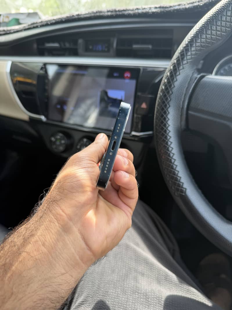 Apple iPhone 13 2