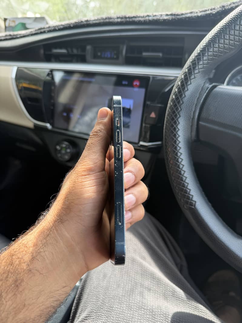 Apple iPhone 13 4