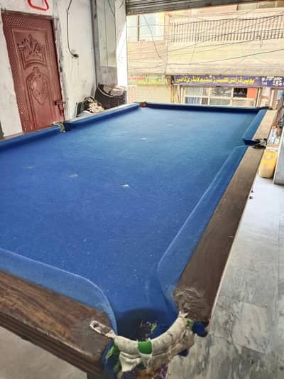 SNOOKER TABLE